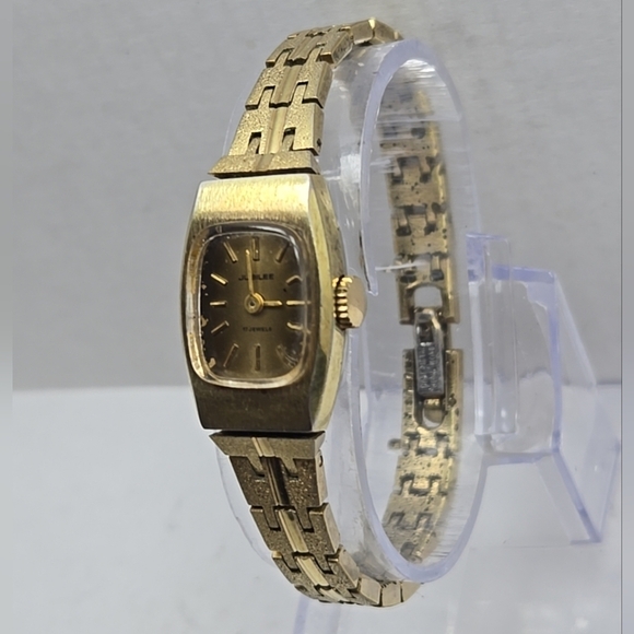 Womens Vintage Jubilee Gold Tone 17 Jewel Mechanical Handwind Manual Wind Watch